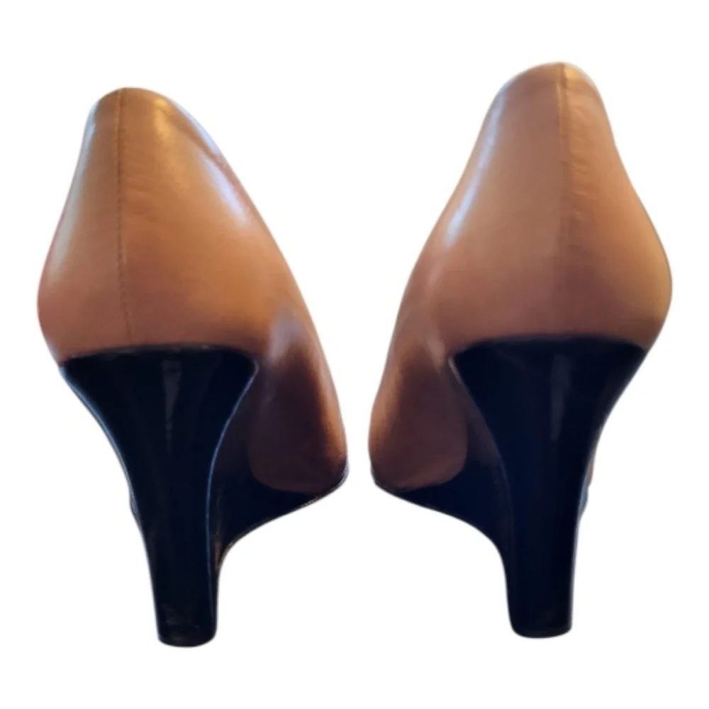 Kate Spade New York Kimmy Round Toe Wedge Pumps in Beige Leather w/ Black -Sz 7B
